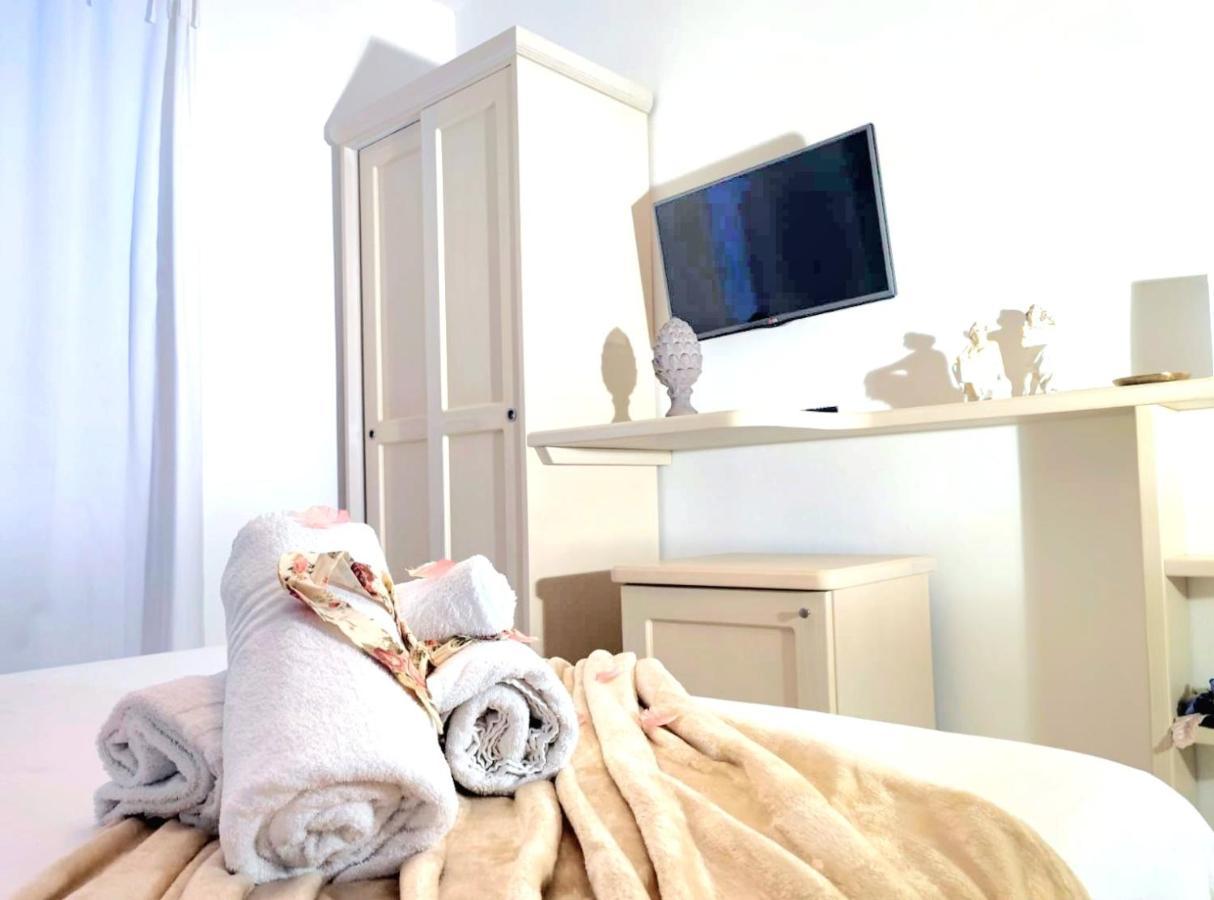 Hotel Golden House à Porto Torres Extérieur photo