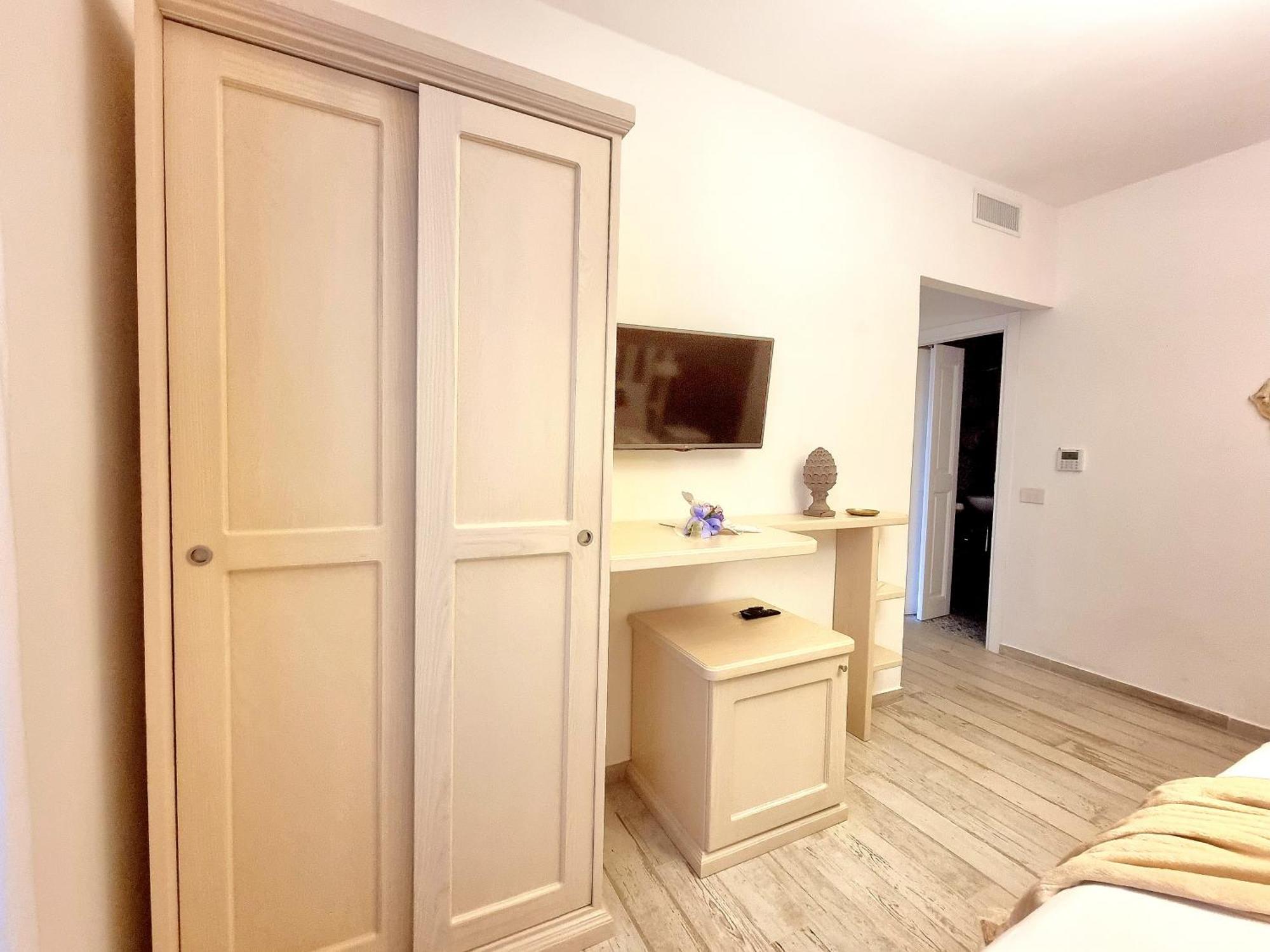 Hotel Golden House à Porto Torres Extérieur photo
